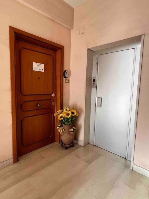 3 Fermate Dal Colosseo - Casa Vacanze Elena - 50 M Da Metro Garbatella Rome Exterior photo